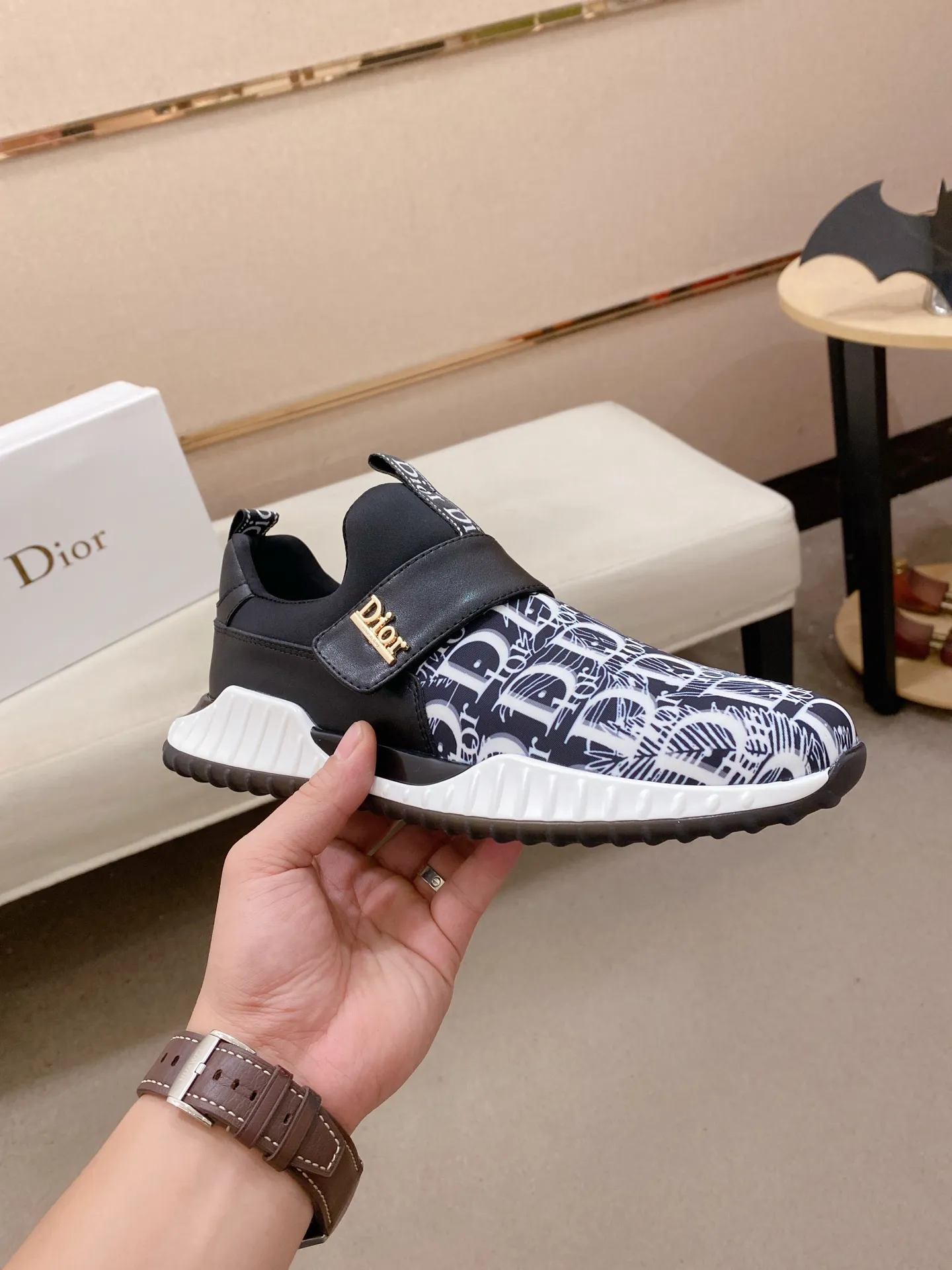 Factory price: 440💰[Dior·Dior] New casual sports style men's shoes, new spring and summer design, perfect workmanship, lace-up lazy style to create wardrobe quality, upper: imported cowhide, sheepskin lining is soft and comfortable, ultra-light TPU wear-resistant outsole, simple, versatile fashion men's shoes, excellent color code number 38--44. (Can be customized for 45 non-refundable)